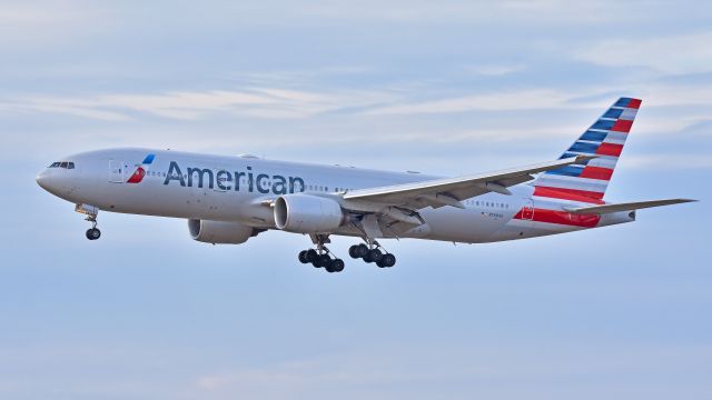 Boeing 777-200 (N768AA) - American Airlines Boeing 777-200 (N768AA) from EGLL arrives at KRDU Rwy 23R on 12/30/2018 at 4:01 pm.