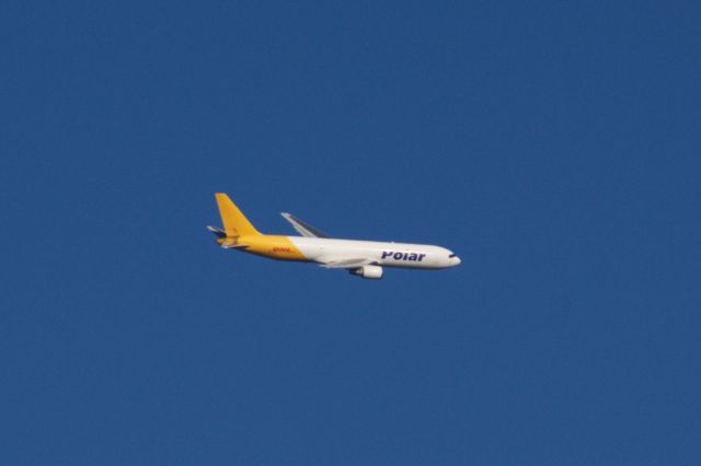 BOEING 767-300 (N642GT) - Circling and preparing to land after doing a go around.