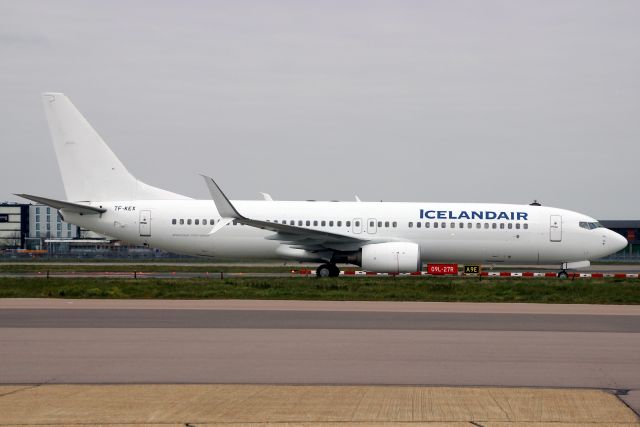 Boeing 737-800 (TF-KEX) - Taxiing to Stand 241 on 1-Apr-20 operating flight ICE450 from BIKF.