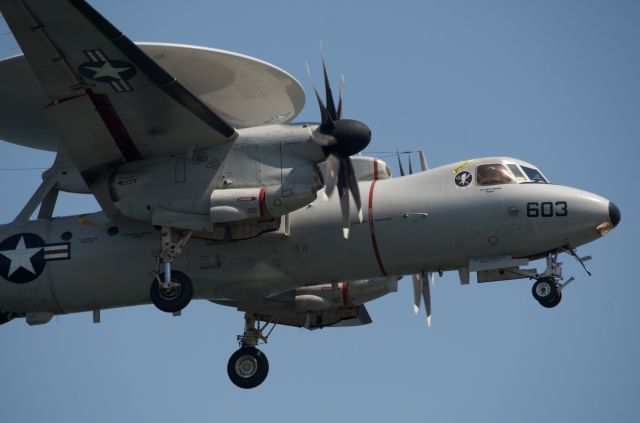 Grumman E-2 Hawkeye — - Short Final to RJOI.