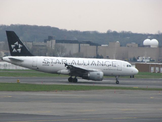 Airbus A319 (N700UW)