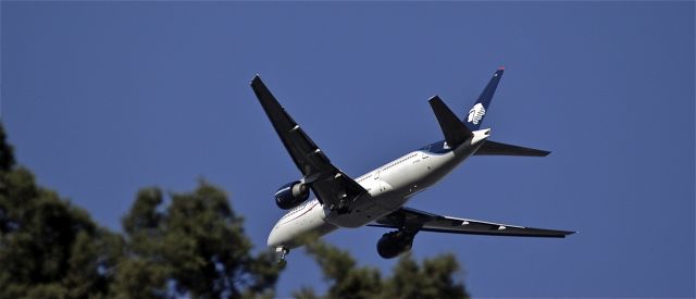 Boeing 777-200 — - Finals into Mexico City intl.