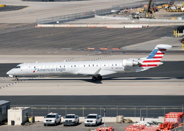Canadair Regional Jet CRJ-900 (N953LR)