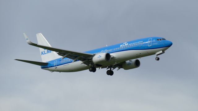 Boeing 737-800 (PH-BXE) - Final for landing on RWY14 on 25th April 19.