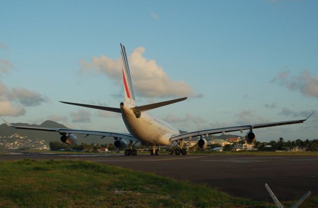 Airbus A340-300 (F-GLZU)