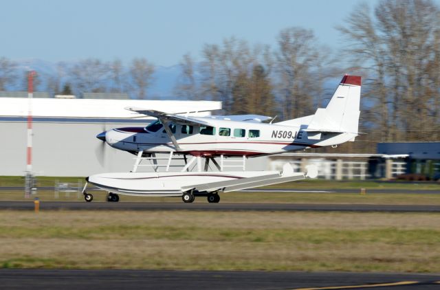 Cessna Caravan (N509JE) - Departing on 34 for Burlington/Mount Vernon (KBVS/BVS).