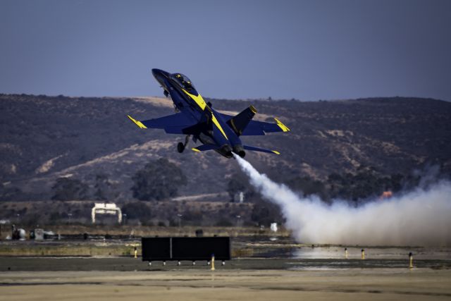 McDonnell Douglas FA-18 Hornet —