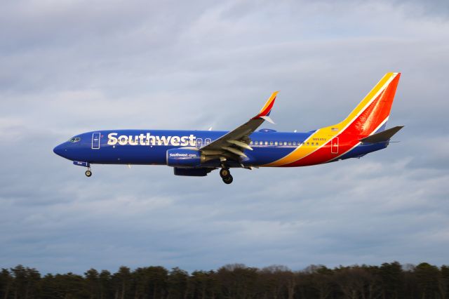 Boeing 737-800 (N8545V) - Arriving as WN1105 from DEN