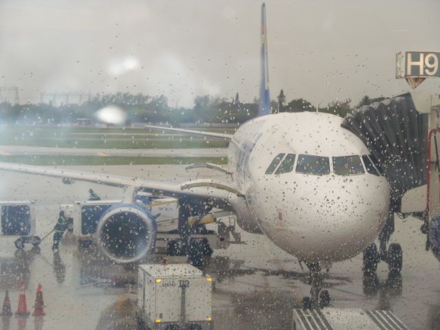 Airbus A320 — - In Fort Lauder-dale Airport waiting for Spirit Flight 745