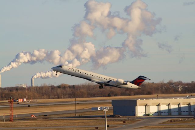 Canadair Regional Jet CRJ-700 (N379CA) - KMKE