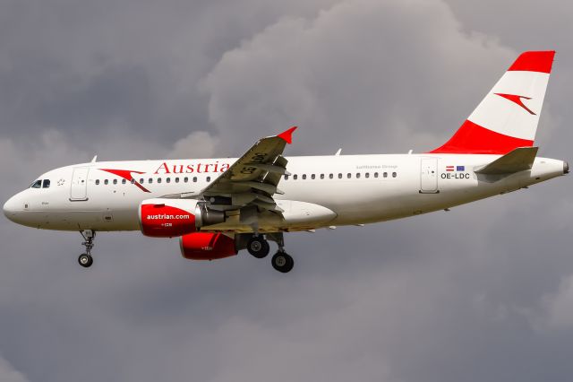 Airbus A319 (OE-LDC) - OE-LDC Austrian Airlines Airbus A319-112 coming in from Vieanna (VIE / LOWW) @ Frankfurt - Rhein-Main International (FRA / EDDF) / 26.06.2016
