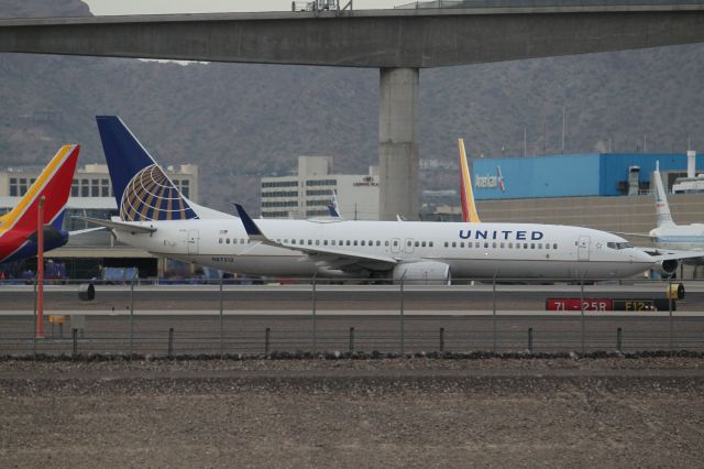 Boeing 737-800 (N87513)