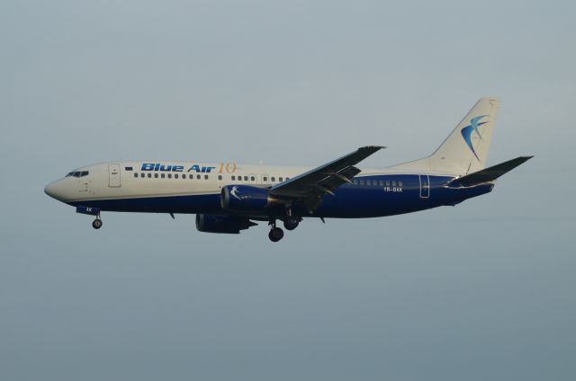 BOEING 737-400 (YR-BAK)