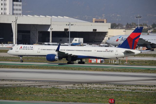 BOEING 757-300 (N596NW)