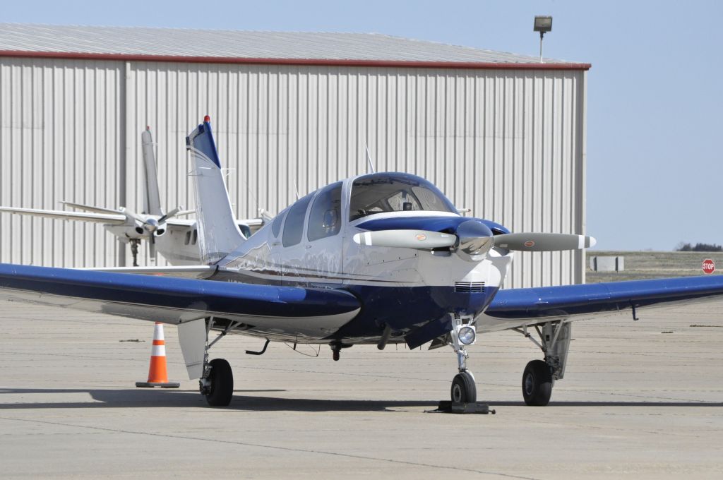 Beechcraft Bonanza (36) (N850R)