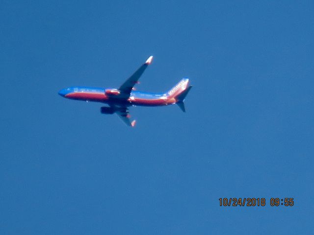 Boeing 737-800 (N8649A)