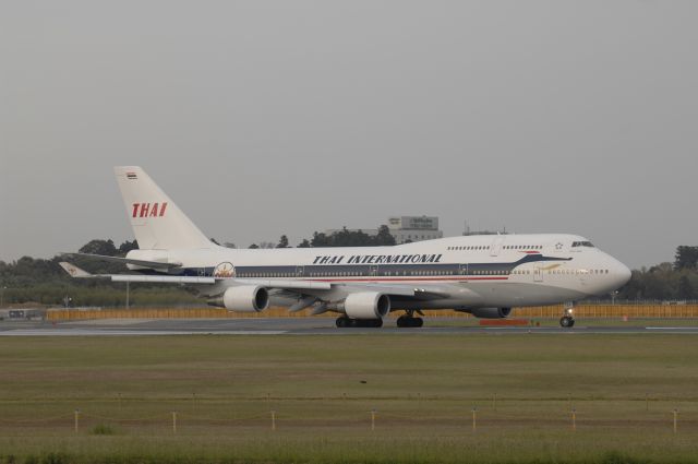 Boeing 747-400 (HS-TGP) - Departure at Narita Intl Airport 16R on 2010/5/3 50th Anniversary c/s