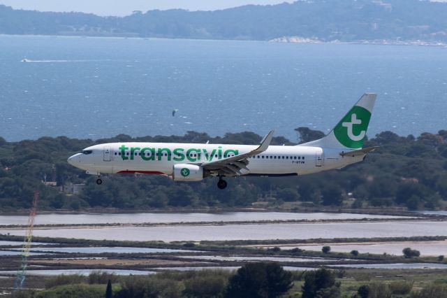 Boeing 737-800 (F-HTVM) - landing rwy 05 br /apr 2021