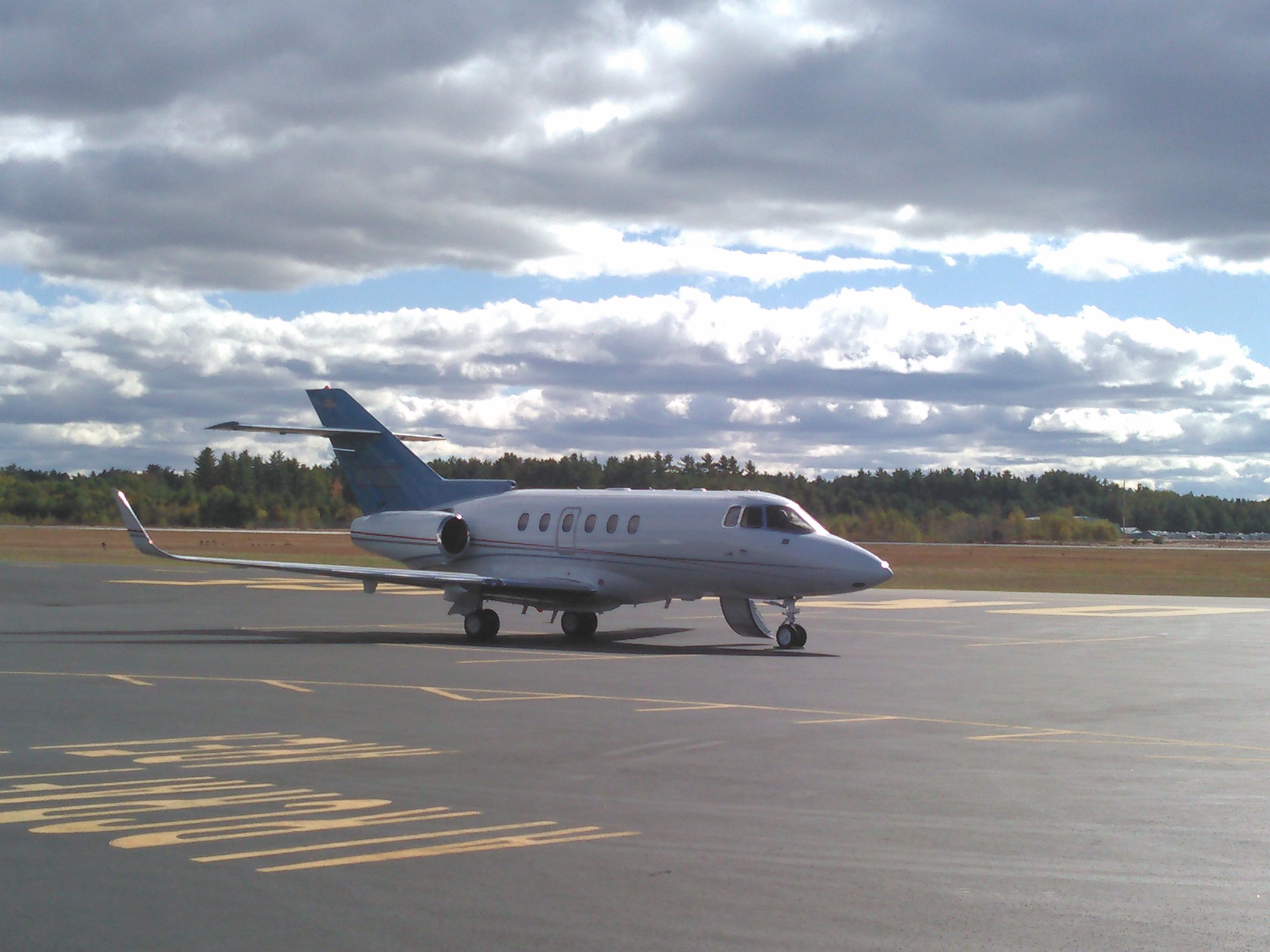 Hawker 800 (GTH1) - Hawker 800 on the ramp at Orange.   