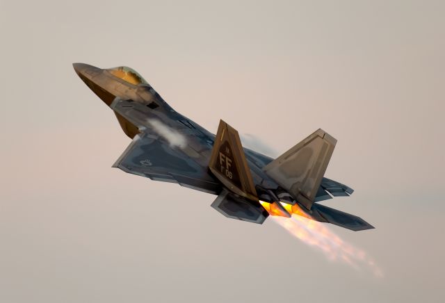 Lockheed F-22 Raptor —