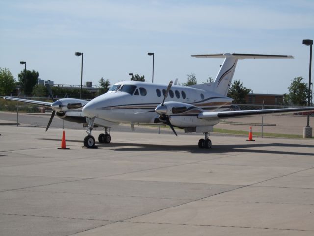 Beechcraft Super King Air 200 (N222LA)