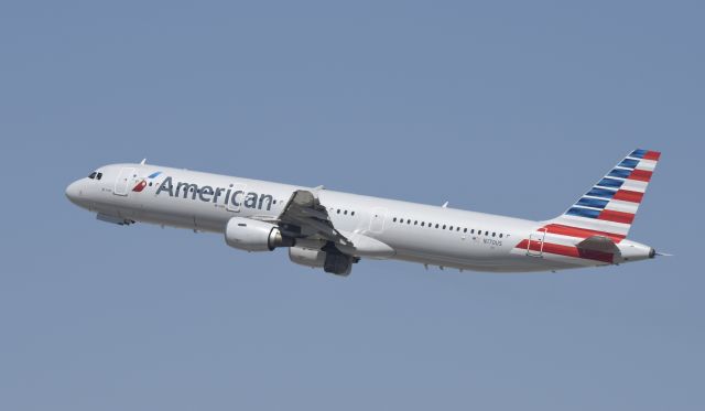 Airbus A321 (N170US) - Departing LAX