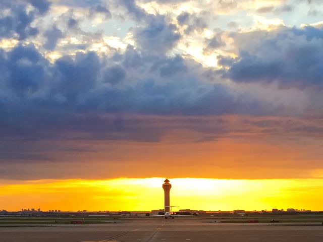 McDonnell Douglas MD-80 — - DFW SUNRISE