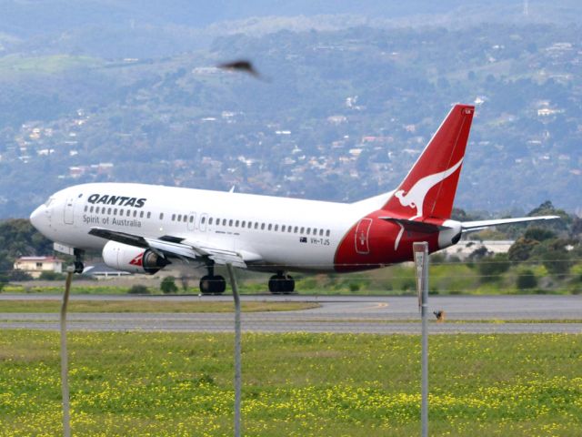 BOEING 737-400 (VH-TJS) - A Qantas old girl putting down on runway 05. Thursday 12th July 2012.