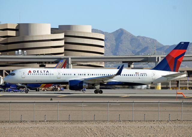 Boeing 757-200 (N689DL)