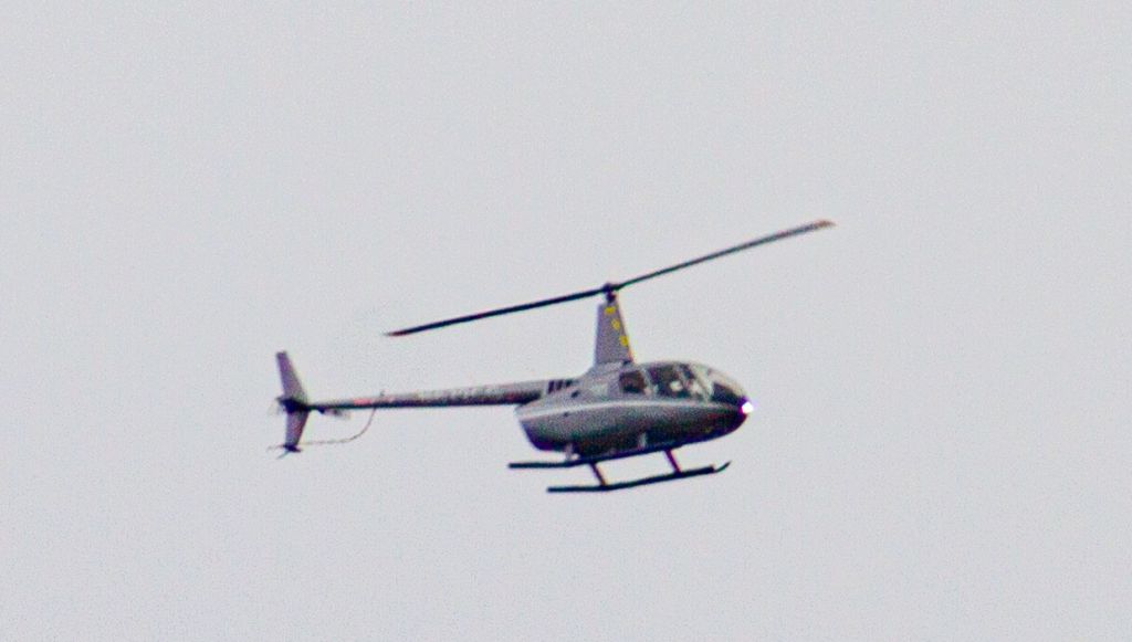 Robinson R-44 —