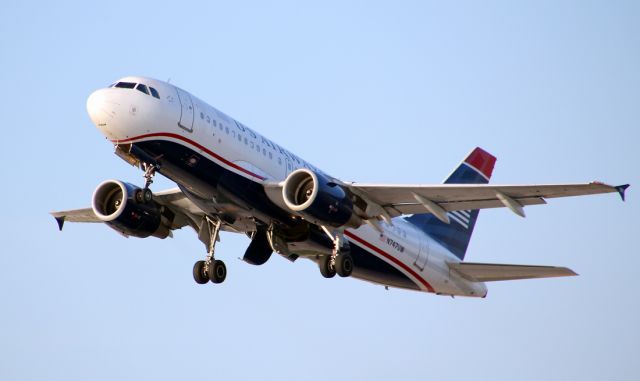 Airbus A319 (N747UW)