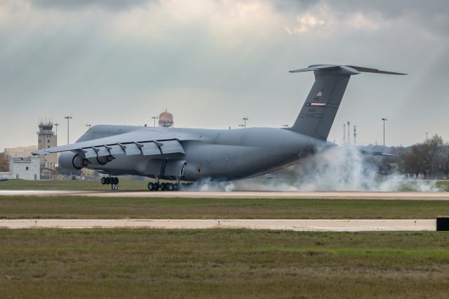 LOCKHEED C-5 Super Galaxy (N60013) - C-5M Super Galaxy touching down at Kelly Field.