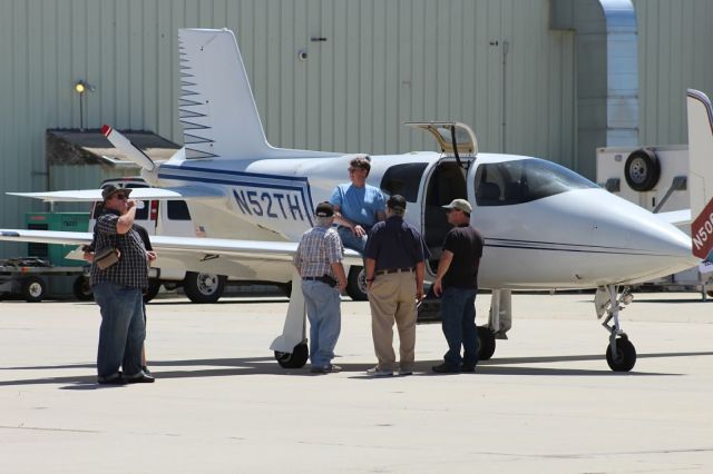 Cirrus VK-30 Cirrus (N52TH) - Experimental fly-in Mojave 15 April 2017.  