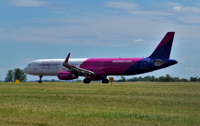 Airbus A321 (HA-LXS) - EPLB