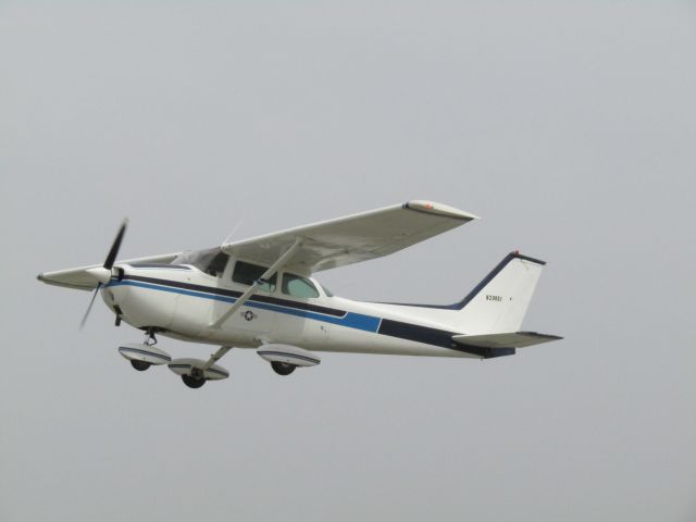 Cessna Skyhawk (N20051) - Taking off RWY 24