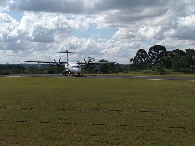 ATR ATR-72 (PR-AKB) - Cabeceira 08 Aeroporto Comandante Antonio Hamilton Beraldo
