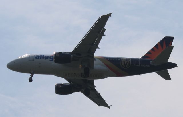 Airbus A319 (N302NV) - Las Vegas Golden Knights livery landing on runway 17L at SDF