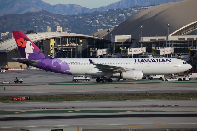 Airbus A330-200 (N393HA)