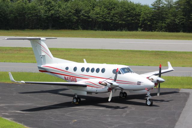 Beechcraft Super King Air 200 (N415RB) - Parked