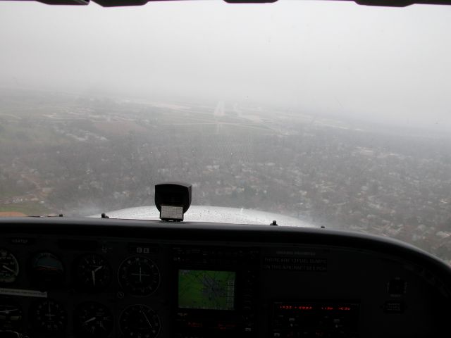 Cessna Skyhawk (N947SP) - Just breaking out on the ILS 31 at KDSM