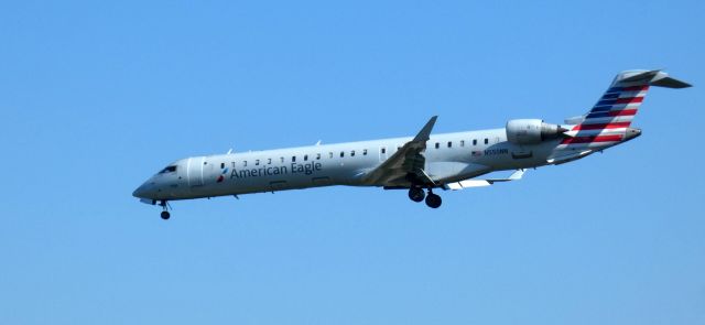 Canadair Regional Jet CRJ-900 (N550NN) - About to touch down is this 2014 American Airlines Eagle Canadair Regional Jet 900LR in the Autumn of 2023.