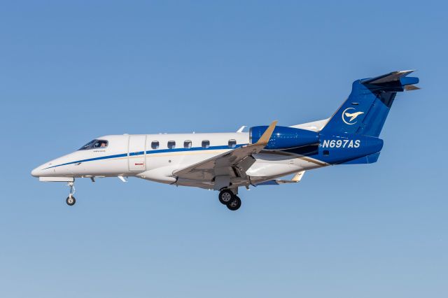 Embraer Phenom 300 (N697AS)