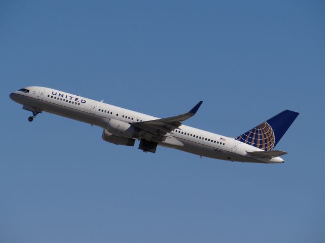 Boeing 757-200 (N14107) - Los Angeles Airport March 2014. 3/30/14