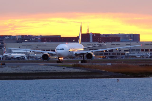 Boeing 777-200 (N771KW) - Eastern 9578 heavy holding short of runway 22R departing to Kansas City, MO