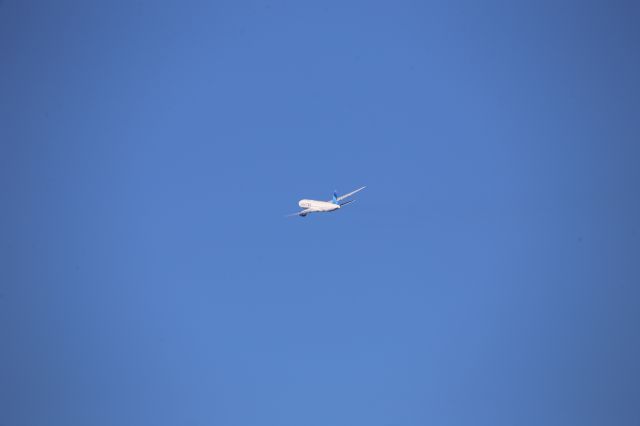 Boeing 777-200 (N213UA)