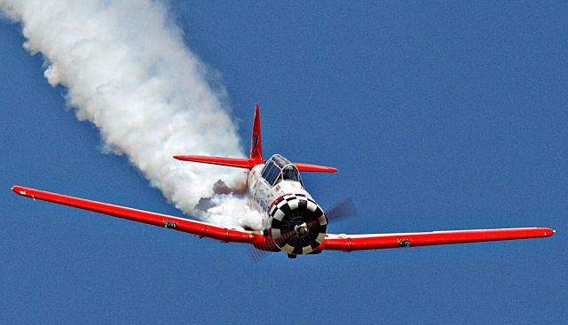 — — - T-6 Aeroshell Aerobatic Team