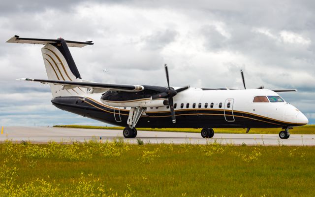 de Havilland Dash 8-300 (C-GLWN)