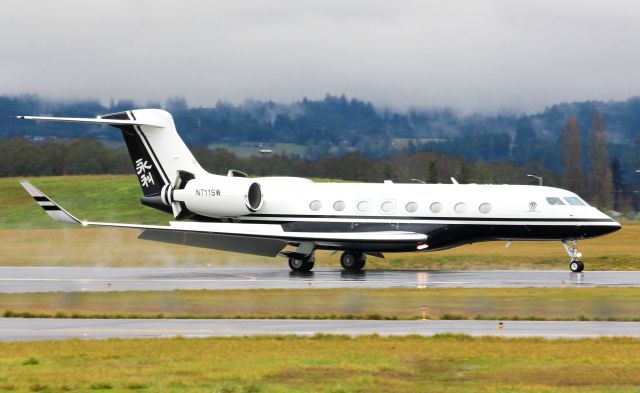 Gulfstream Aerospace Gulfstream G650 (N711SW) - The first G650 to be delivered.   After a few more stops (KSUN-KBUR-KSUN-KLAS) was delivered the next day to Steve Wynn Resorts Las Vegas.  Landing rwy 13 KHIO 12-20-12. (N711SW was assigned to their GLF4, now their GLF6)  (This GLF6 was previously N607GD)