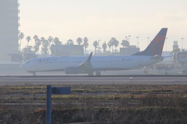 Boeing 737-900 (N842DN)