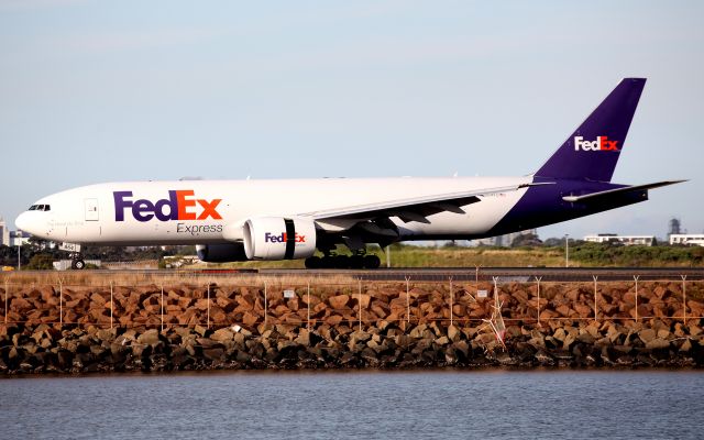 BOEING 777-200LR (N864FD) - Arriving on Rwy 34L